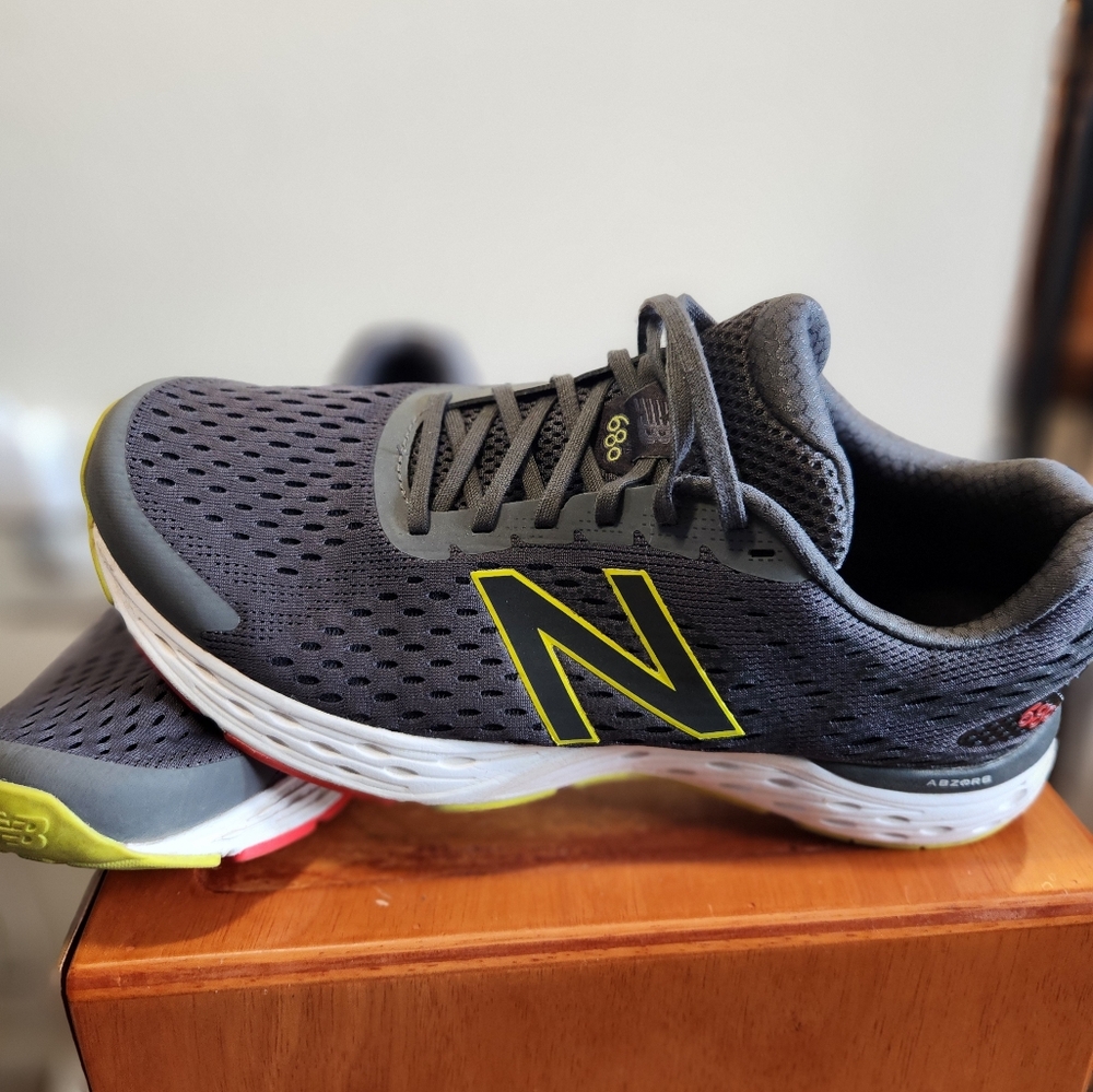 New Balance V.6 680 Running Shoes- SIZE 11
